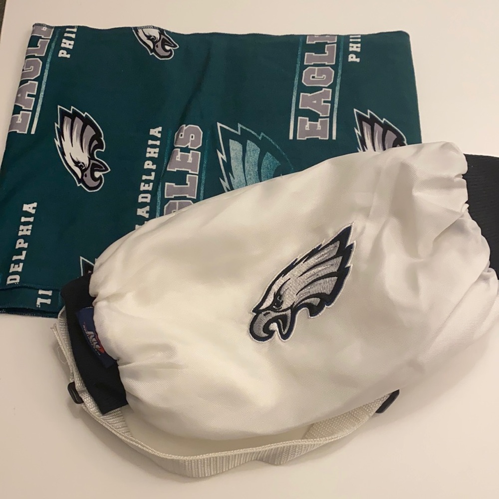 Philadelphia Eagles scarf & fanny pack hand warmer